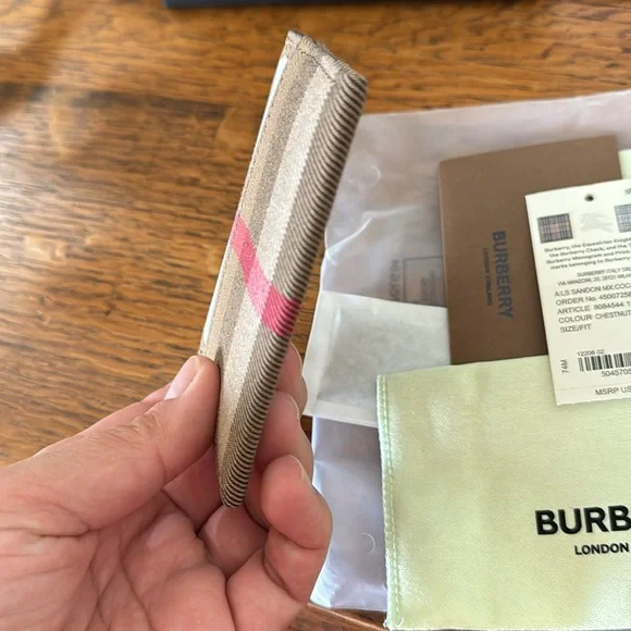 BURBERRY Card Holder! NEW CONDITION with tags and dust bag! - Picture 3 of 11